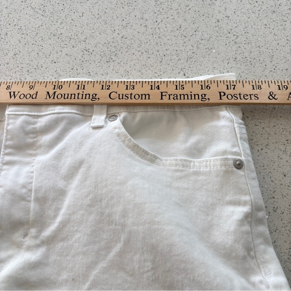 Gloria Vanderbilt Amanda White Capri Pants Sz 14 Comfort Stretch Denim Slimming - Picture 11 of 15